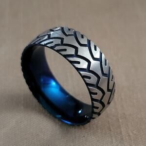 Men's size 10 stainless steel blue & silver car tire track ring